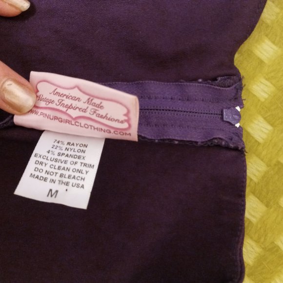 Pinup style dress - Picture 4 of 5